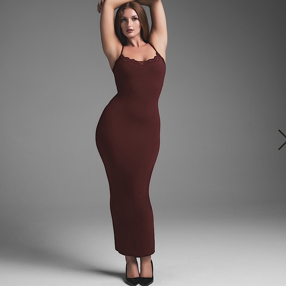 SKIMS FITS EVERYBODY LACE LONG SLIP DRESS - Picture 2 of 9